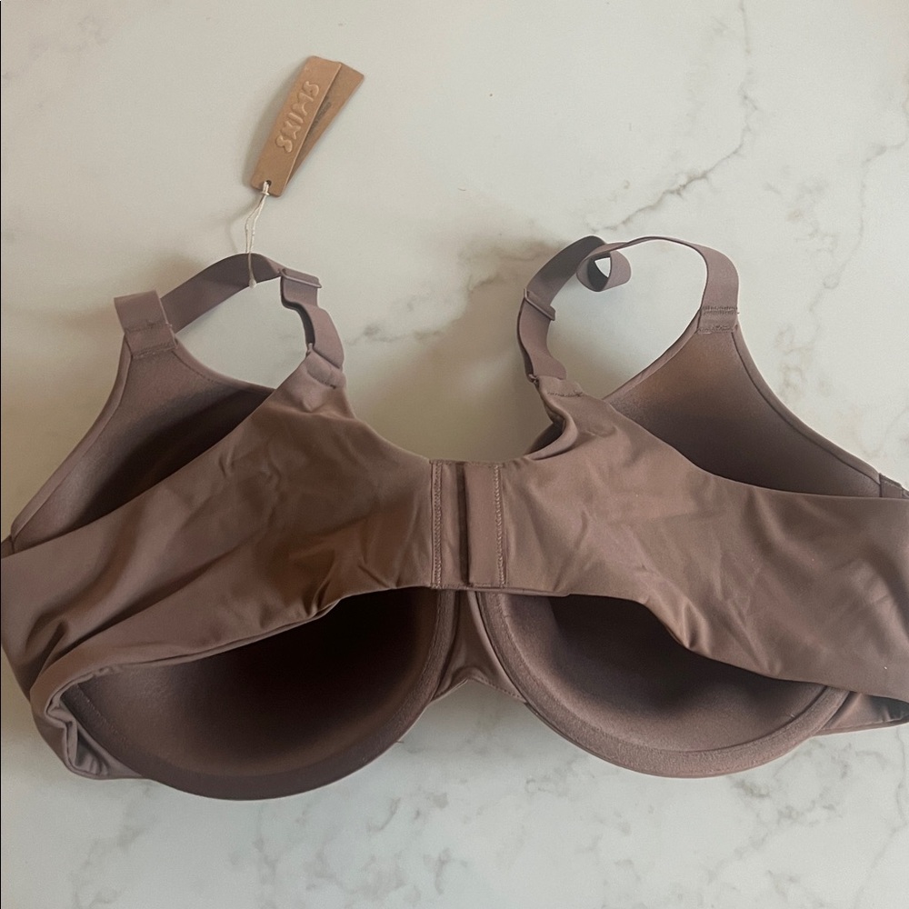 NWT Skims Fits Everybody Teeshirt Bra Umber - Picture 3 of 4